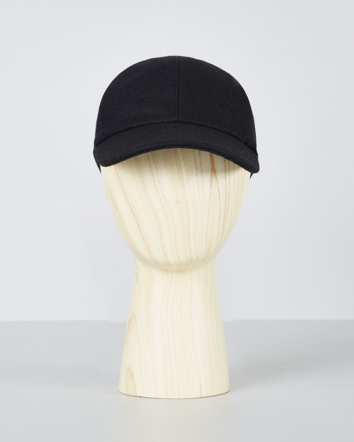 LANA-Artisanal-Winter-Cap_black_front #color_black