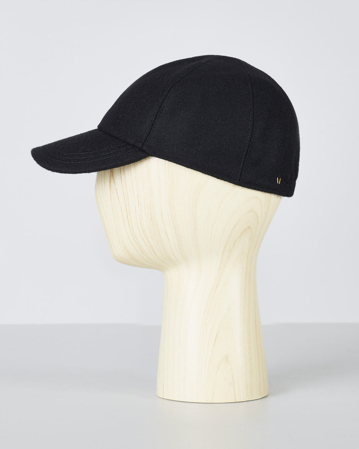 LANA-Artisanal-Winter-Cap_black_side #color_black