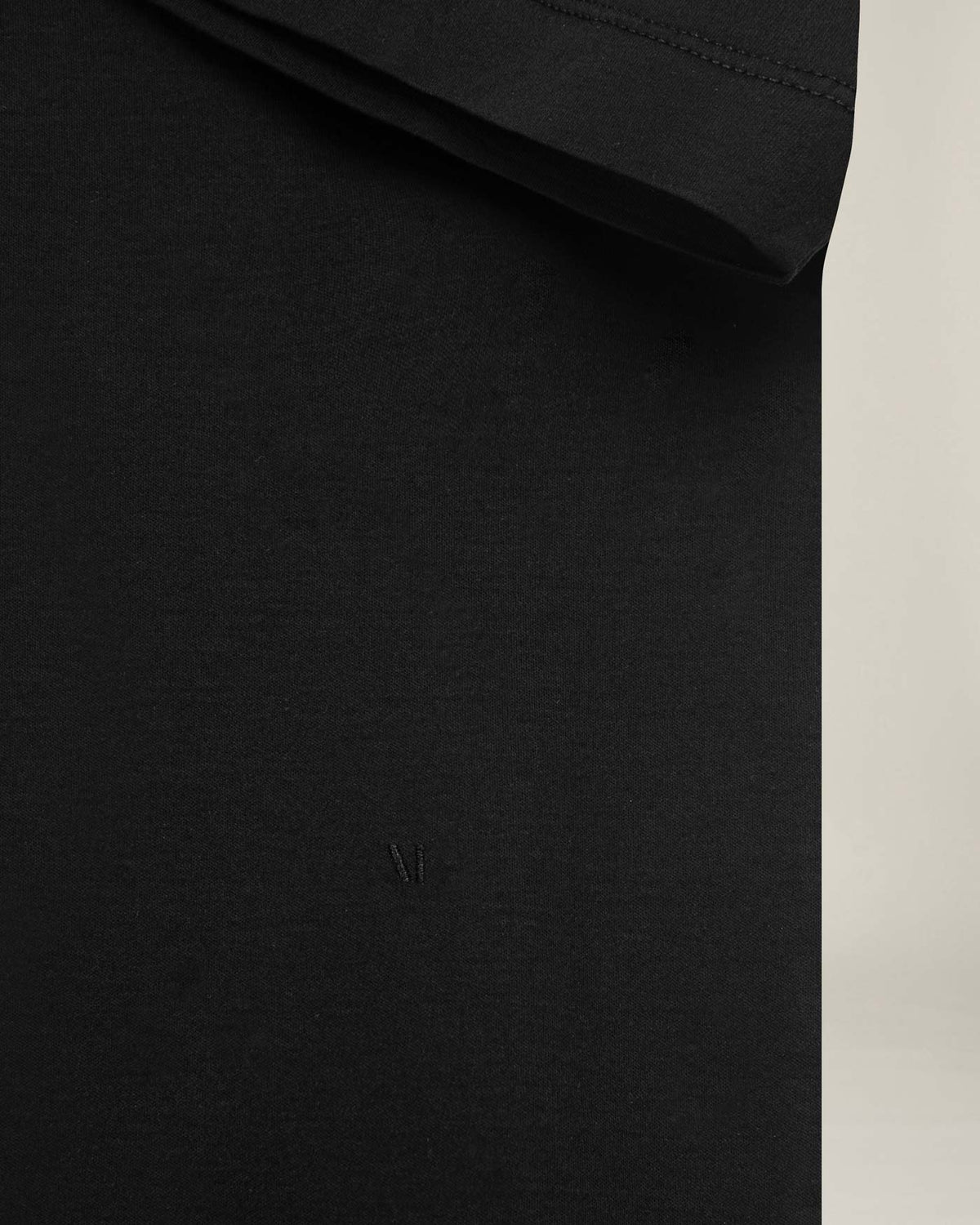MANGOLA-T-Shirt_women_black_flatlay_detail2 #color_black