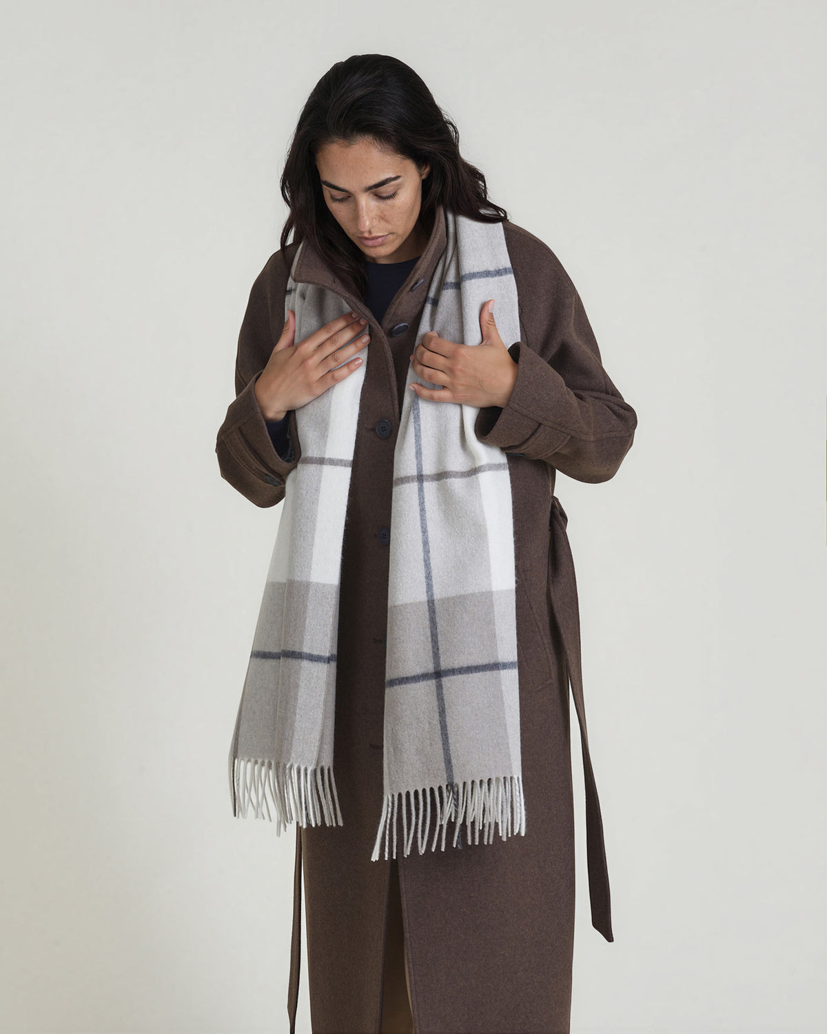 LANA-Scarf_light-grey_woman-wearing-scarf #color_beige