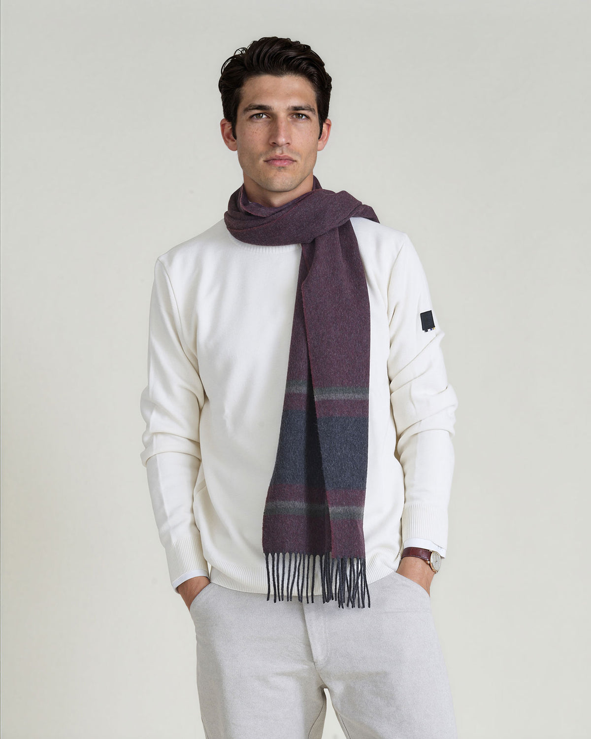 LANA-Scarf_dark-red_man-wearing-scarf #color_dark red