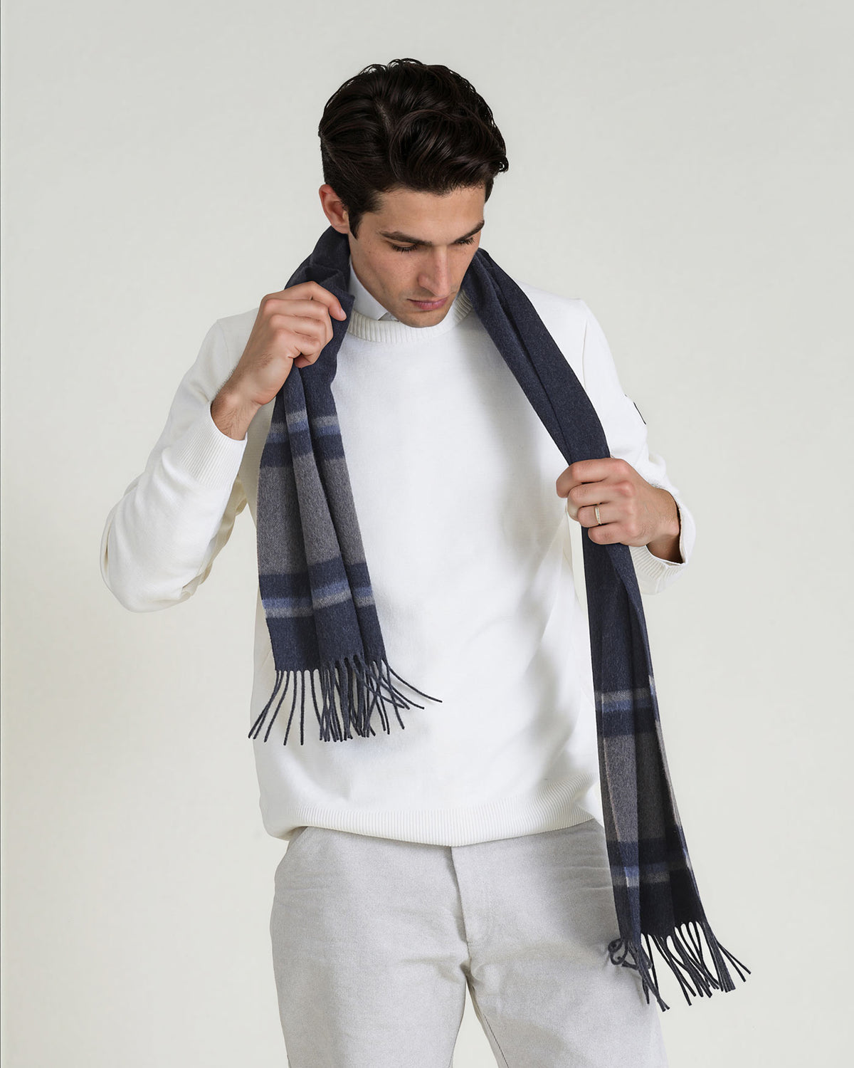 LANA-Scarf_dark-blue_man-wearing-scarf #color_dark blue #color_dark blue