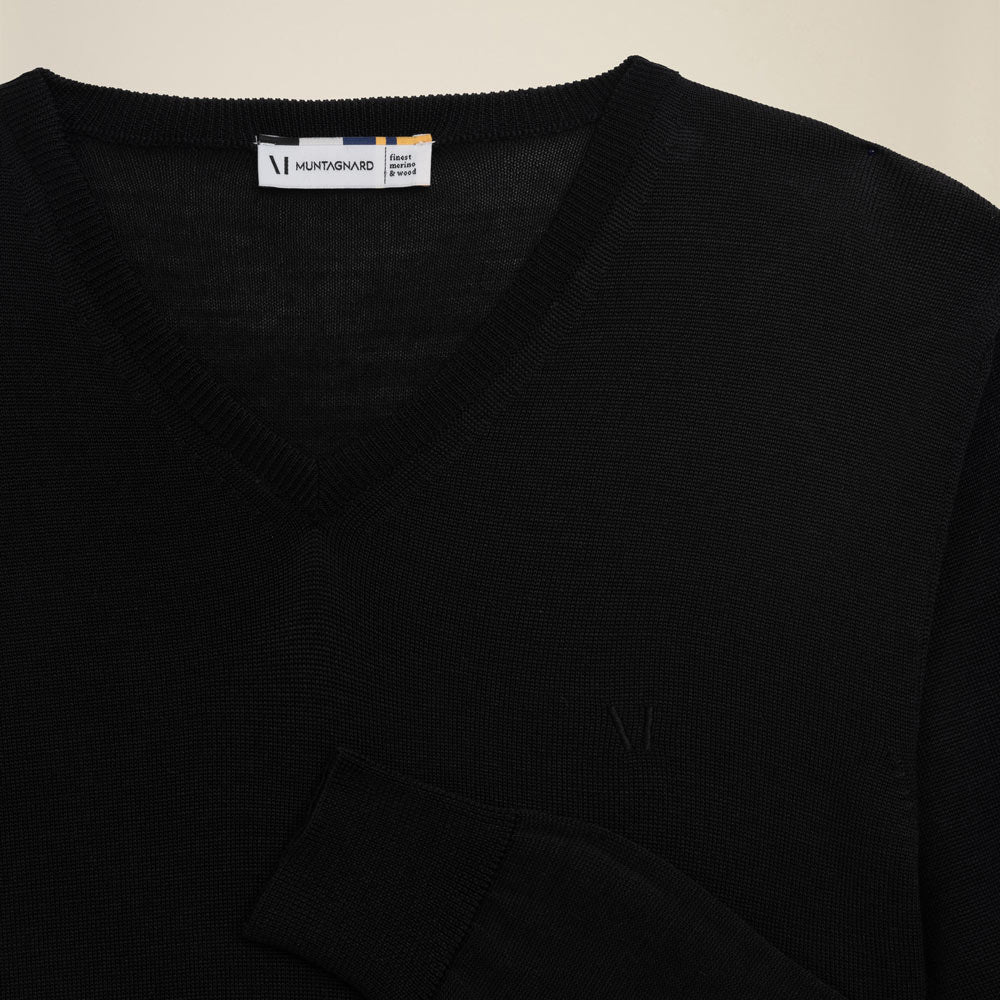 Single Knit V-Neck sweater
