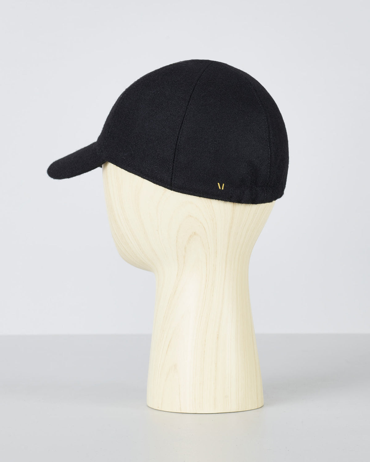 LANA-Artisanal-Winter-Cap_black_back #color_black