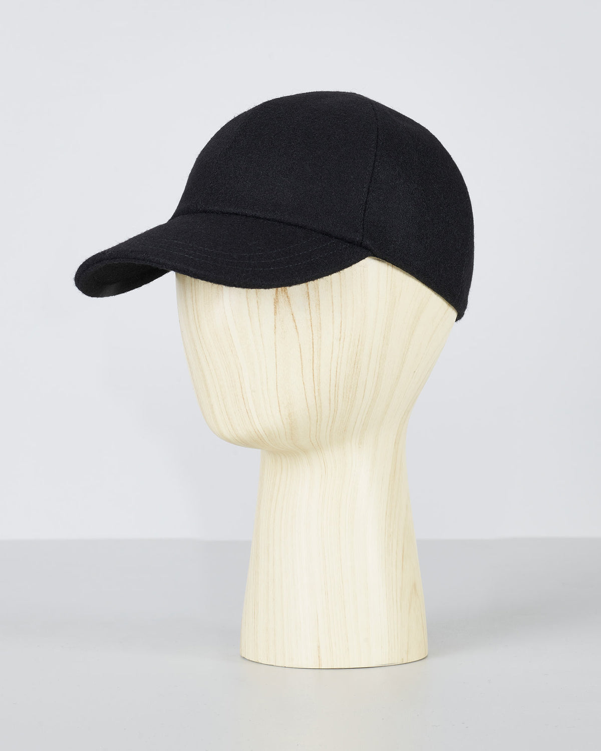 LANA-Artisanal-Winter-Cap_black_front-side #color_black