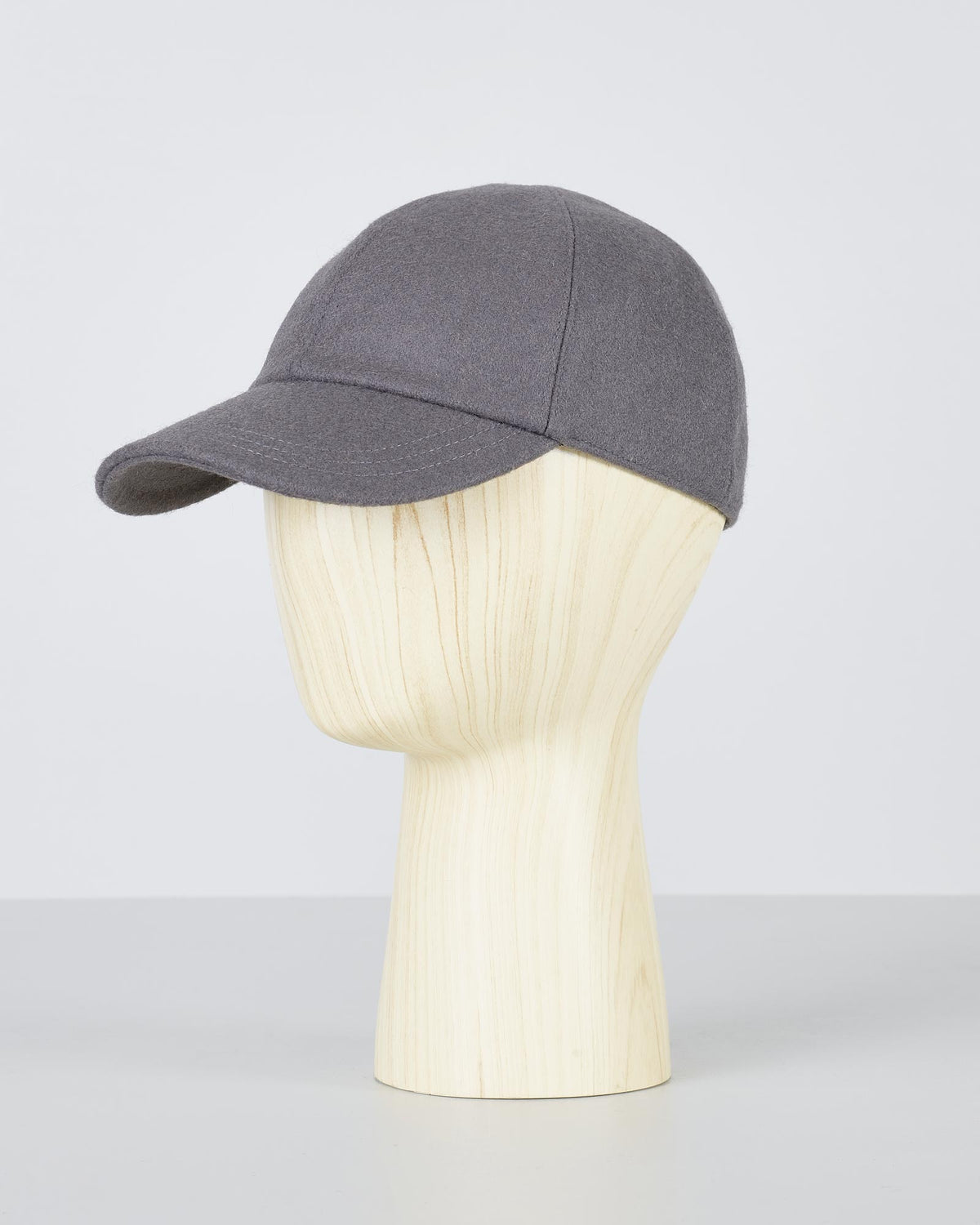 LANA-Artisanal-Winter-Cap_grey_front-side #color_grey