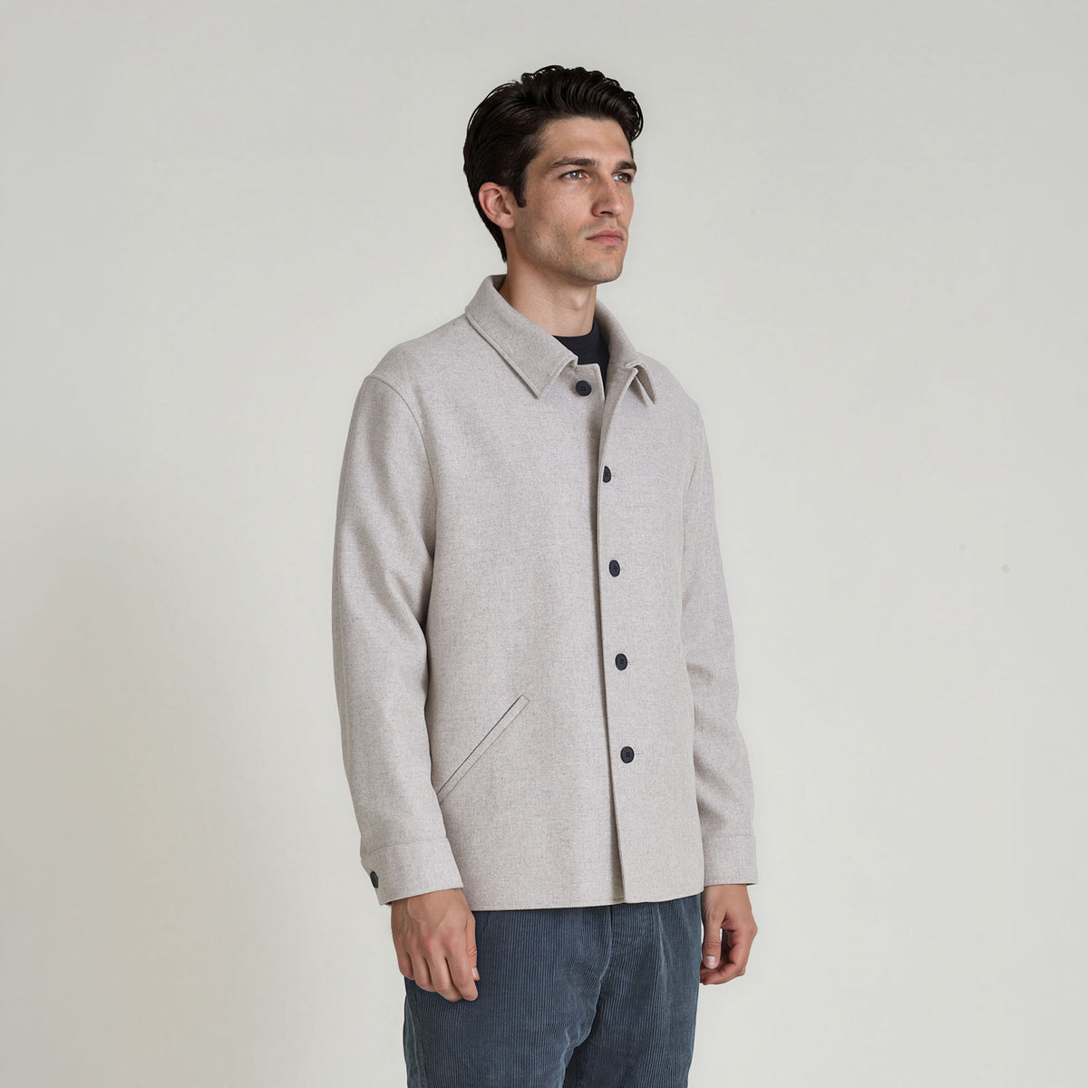 LANA-Overshirt_man_light-grey_front-side
