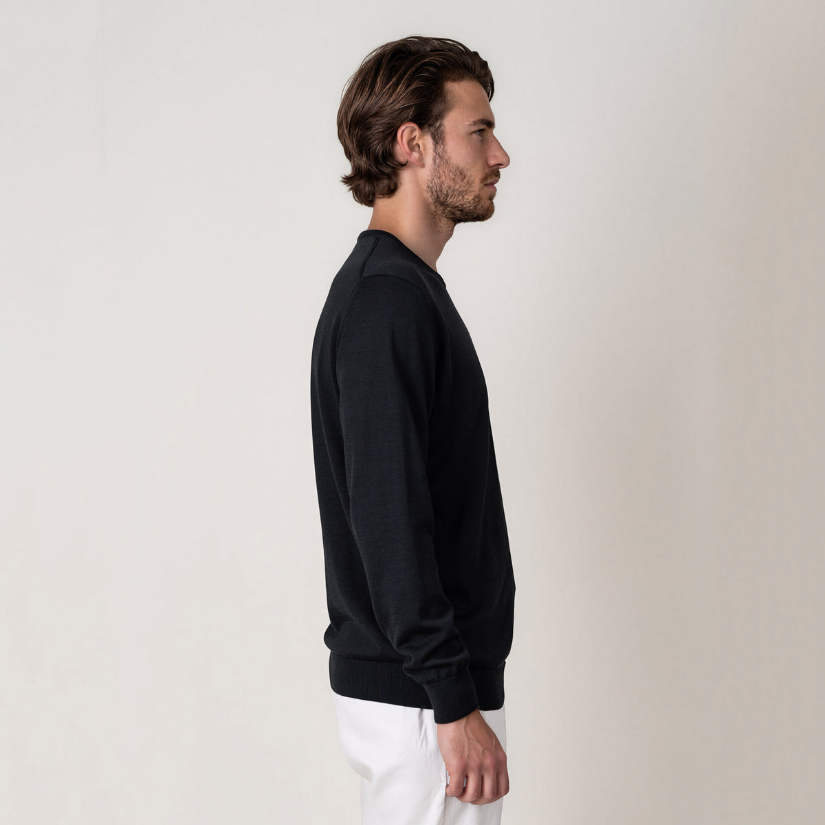 LEGNA-Sweater-Lightweight_man_black_side #color_black