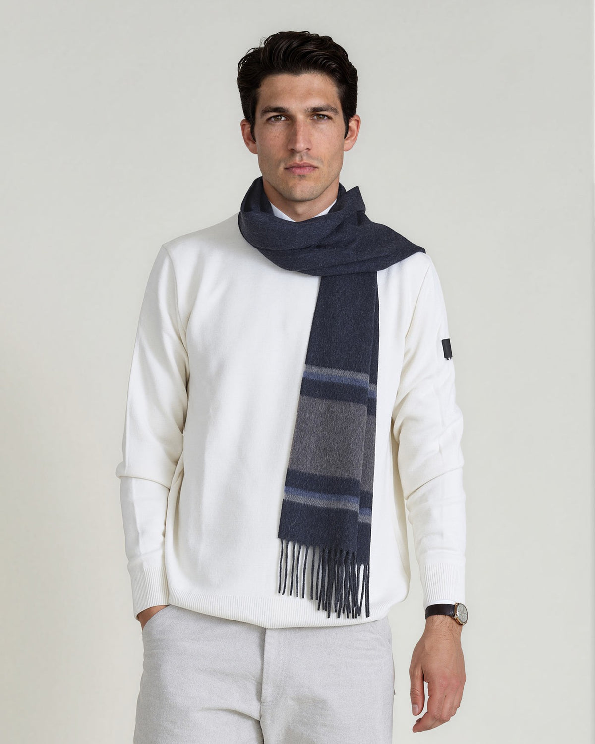 LANA-Scarf_dark-blue_man-wearing-scarf2 #color_dark blue