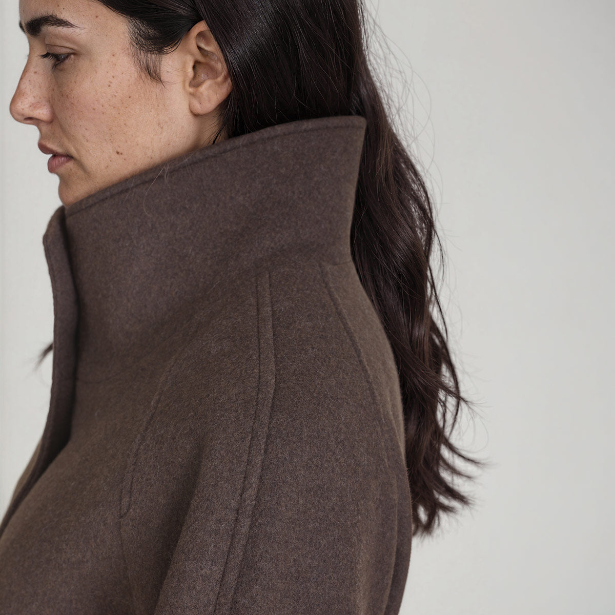 LANA-Raglan-Coat_woman_dark-brown_detail #color_dark brown